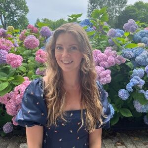 Meet your Posher, Holly.